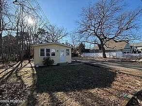 181 Tilton St, Unit 211-B in Toms River, NJ - Building Photo - Building Photo