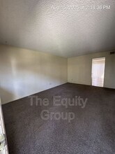 1871 Emma Lee Ln in Hanford, CA - Building Photo - Building Photo