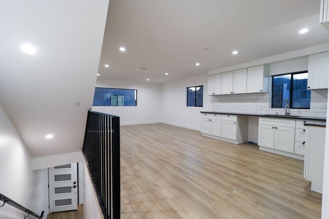 4647 Pickford St in Los Angeles, CA - Building Photo - Building Photo