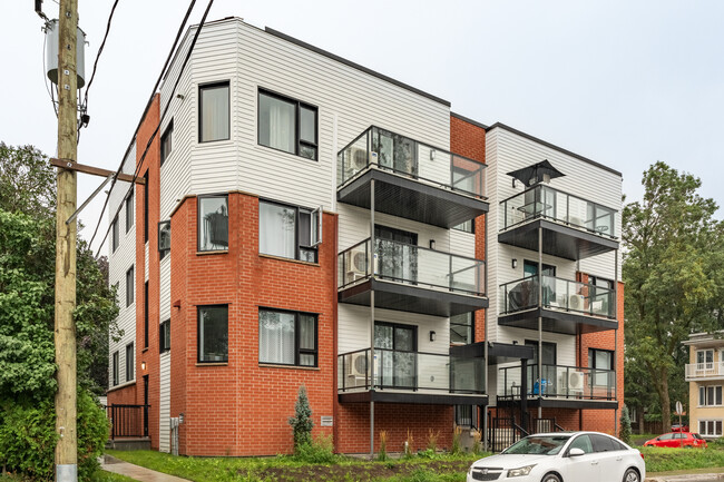 803 Des Frênes Rue E in Québec, QC - Building Photo - Building Photo