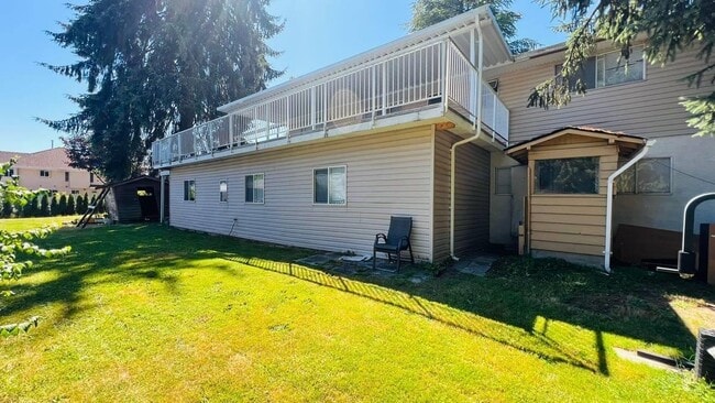 9716-9156 156 St in Surrey, BC - Building Photo - Building Photo