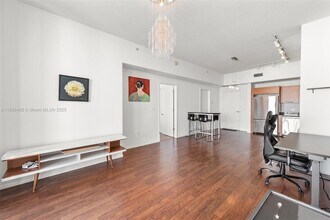 3470 E Coast Ave, Unit H1203 in Miami, FL - Foto de edificio - Building Photo