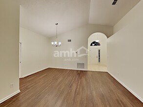 15854 Bay Vista Dr in Clermont, FL - Foto de edificio - Building Photo