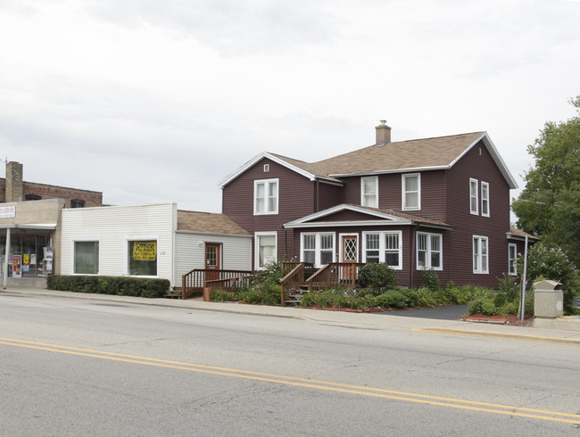 209-211 E Church St in Woodstock, IL - Building Photo - Building Photo