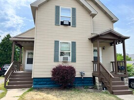 509 Litchfield St, Unit 2 in Bay City, MI - Building Photo