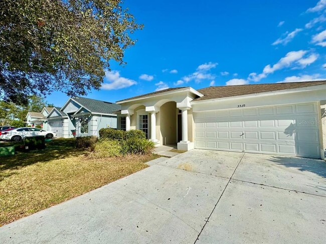 5539 Grindstone Loop in Zephyrhills, FL - Building Photo - Building Photo