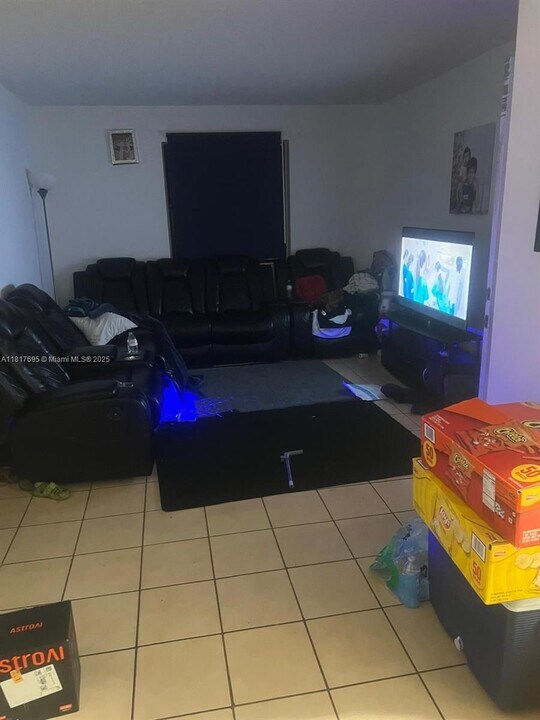 516 NW 114th Ave in Miami, FL - Building Photo