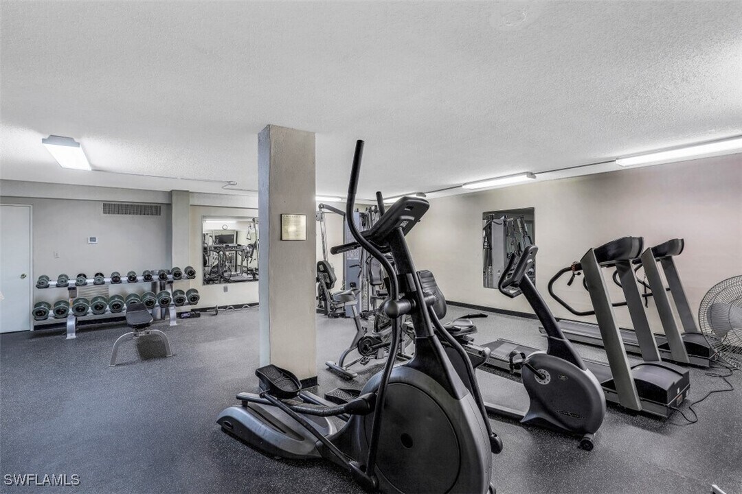 3951 Gulf Shore Blvd N in Naples, FL - Building Photo