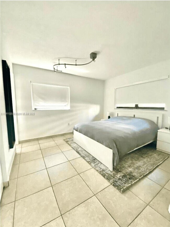 1250 Lincoln Rd, Unit 401 in Miami Beach, FL - Foto de edificio - Building Photo
