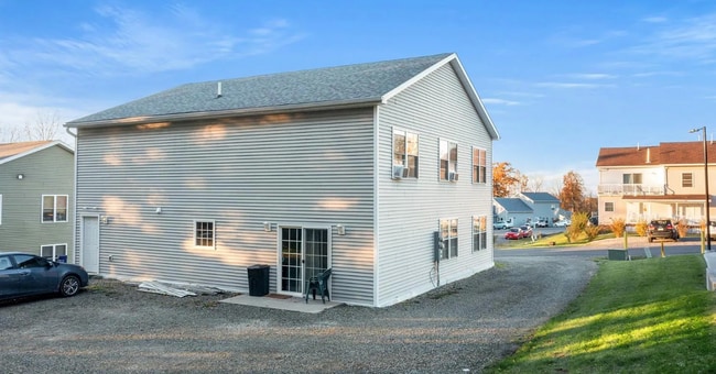 127 Birdseye View Dr, Unit B in Ithaca, NY - Building Photo - Building Photo