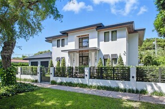 1515 Urbino Ave in Coral Gables, FL - Foto de edificio - Building Photo