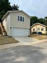 4841 N Kenwood Ave, Unit Carriage House in Indianapolis, IN - Foto de edificio - Building Photo