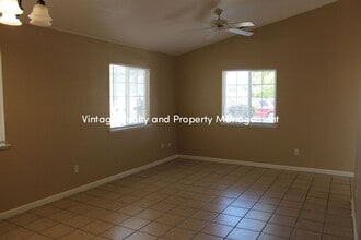 2730 Tecumseh Ln in Stockton, CA - Building Photo - Building Photo