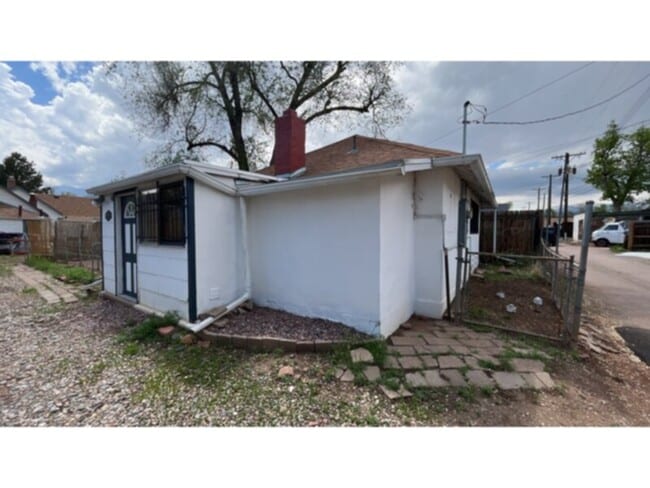 property at 908 W Cucharras St