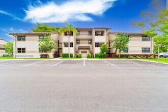 9937 Nob Hill Pl in Sunrise, FL - Building Photo - Building Photo