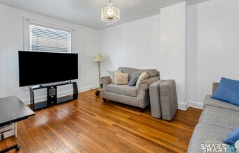 18 Grandview Ave in Danbury, CT - Building Photo - Building Photo