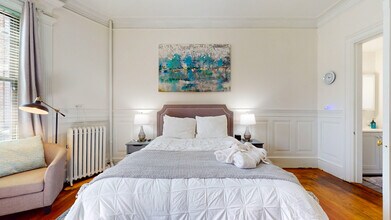 1029 Beacon St in Brookline, MA - Foto de edificio - Building Photo