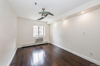 141-16 84th Dr in Queens, NY - Building Photo - Building Photo