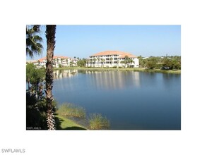 20061 Sanibel View Cir in Ft. Myers, FL - Foto de edificio - Building Photo
