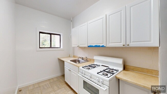 985 Lexington Ave in New York, NY - Building Photo - Building Photo