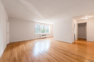 1133 Midland Ave in Yonkers, NY - Building Photo - Building Photo