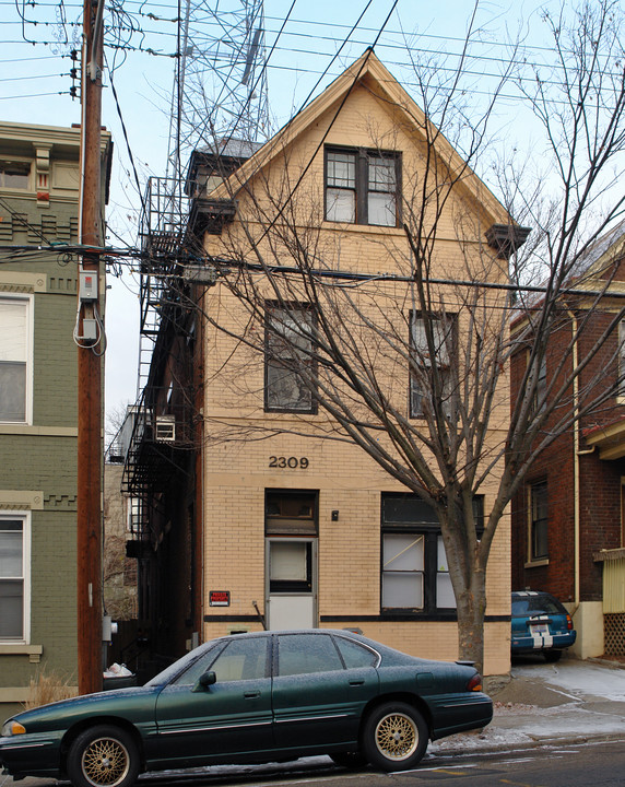 2309 Clifton Ave in Cincinnati, OH - Building Photo