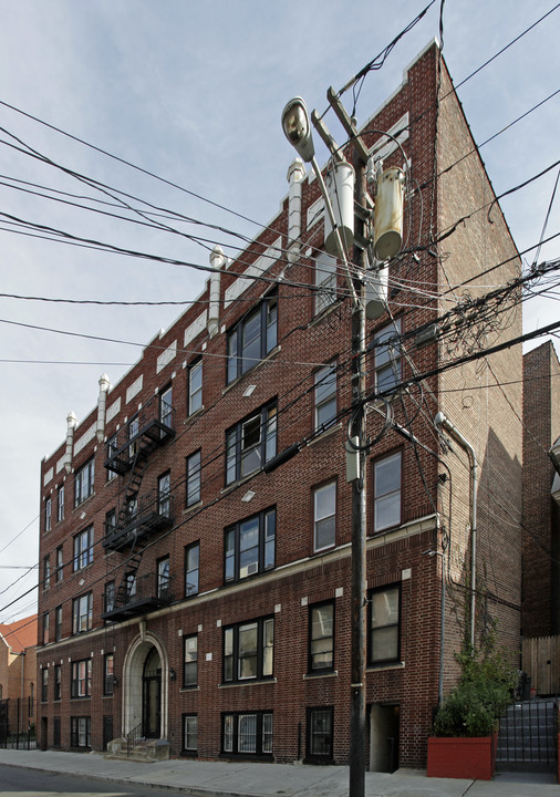 246 Summit Avenue in Jersey City, NJ - Building Photo