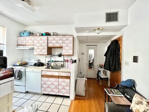 1411 Commonwealth Ave, Unit 404 in Boston, MA - Building Photo - Building Photo