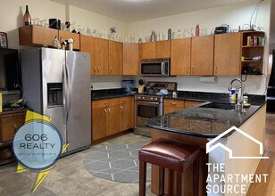 220 W Scott St, Unit G in Chicago, IL - Building Photo - Building Photo