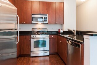757 N Orleans St, Unit 702 in Chicago, IL - Building Photo - Building Photo