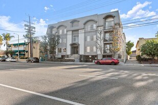 Kester View in Van Nuys, CA - Building Photo