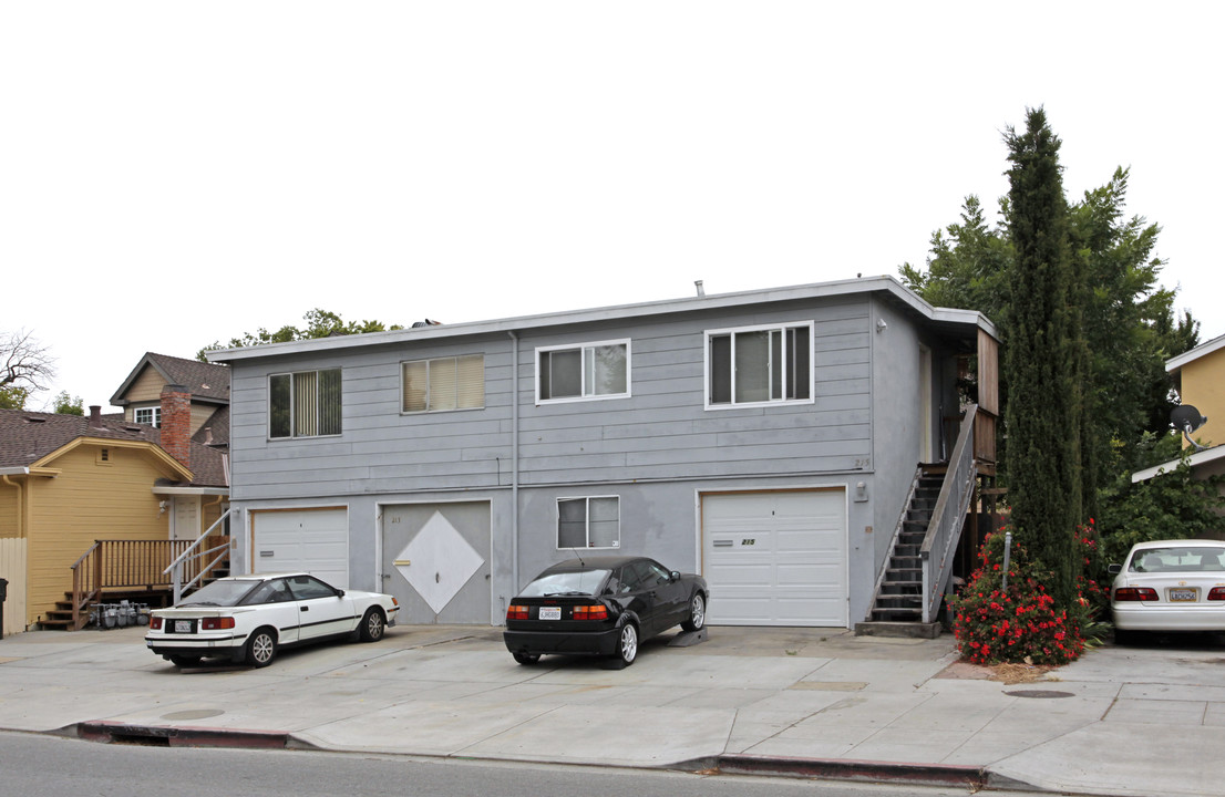 213-215 James Ave in Redwood City, CA - Building Photo