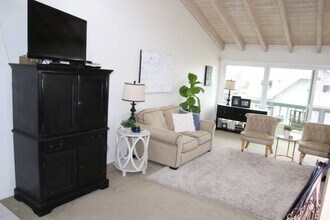 5143 Neptune Sq in Oxnard, CA - Building Photo - Building Photo