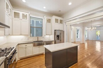 827 W 17th St in Houston, TX - Foto de edificio - Building Photo