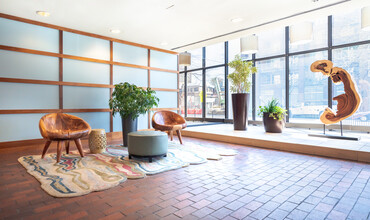5445 N Sheridan Rd, Unit 2402 in Chicago, IL - Building Photo - Building Photo