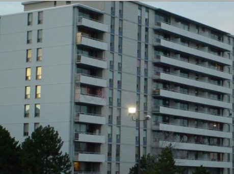 Tremont Apartments in St Catharines, ON - Building Photo