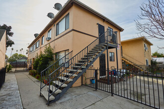 748 E 42nd St in Los Angeles, CA - Building Photo - Building Photo