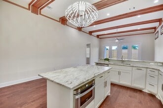4100 S Texas Ave in Bryan, TX - Building Photo - Building Photo