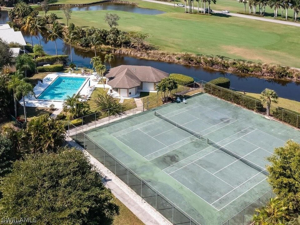 1520 Imperial Golf Course Blvd in Naples, FL - Building Photo