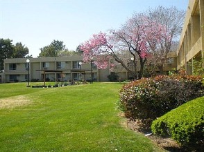 Palmdale Gardens Senior Apartments in Palmdale, CA - Building Photo - Building Photo