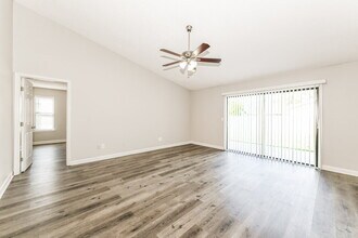 7974 Amandas Crossing Dr E in Jacksonville, FL - Building Photo - Building Photo