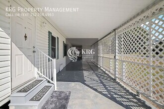 1001 Nell Way in Lady Lake, FL - Building Photo - Building Photo