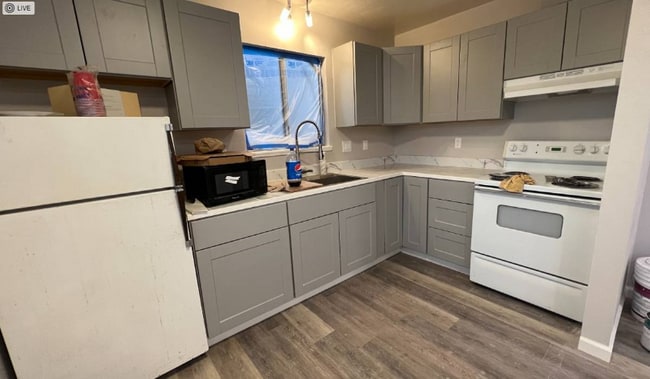 210 E Romie Ln in Salinas, CA - Building Photo - Building Photo
