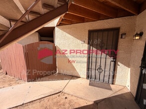 16402 N 31st St in Phoenix, AZ - Foto de edificio - Building Photo