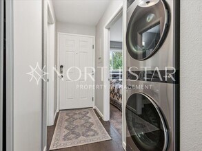 4 Touchstone Dr in Lake Oswego, OR - Building Photo - Building Photo