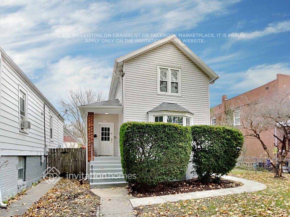 1037 Dewey Ave in Evanston, IL - Building Photo