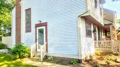 1862 Beechwood Ave NE in North Canton, OH - Building Photo - Building Photo