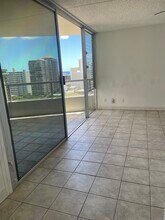 2600 Pualani Way, Unit Diamond Head Vista in Honolulu, HI - Building Photo - Building Photo