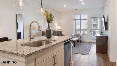 10670 Jake Jabs Blvd in Longmont, CO - Foto de edificio - Building Photo