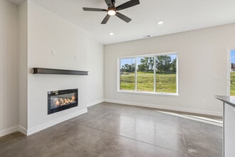 602 Creekside Ln in Marshalltown, IA - Foto de edificio - Building Photo
